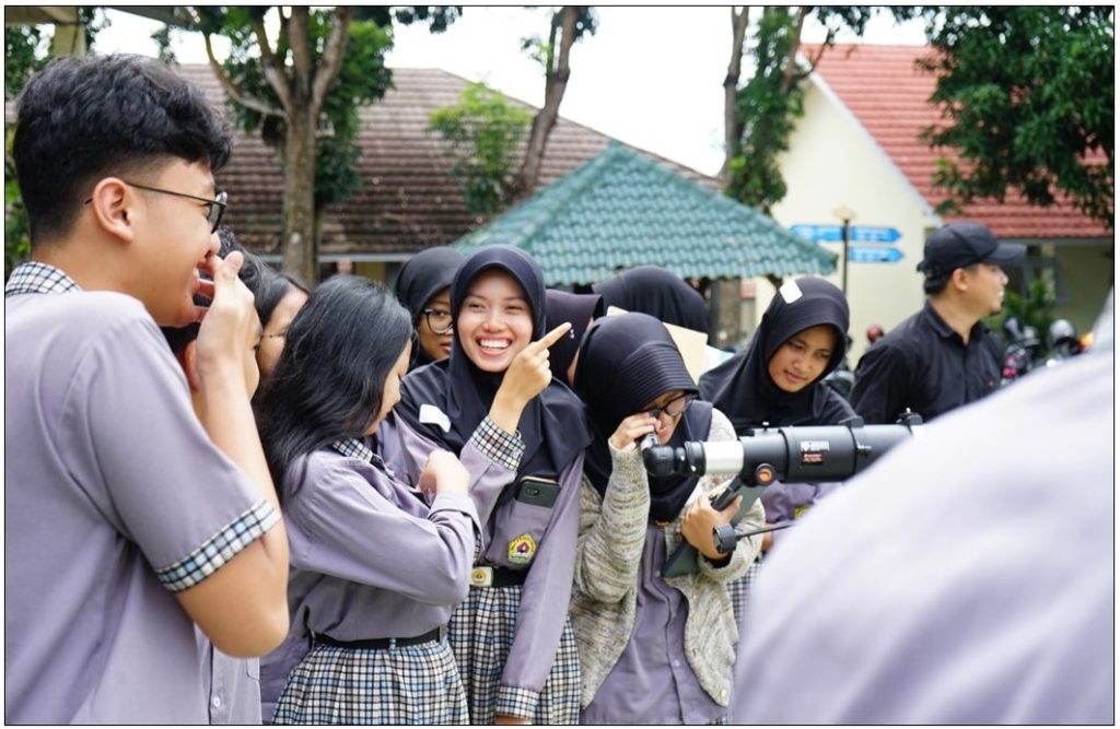 Program Studi SAP Hadirkan Eksplorasi Keantariksaan Digital dengan Stellarium kepada siswa SMA Negeri 15 Bandar Lampung
